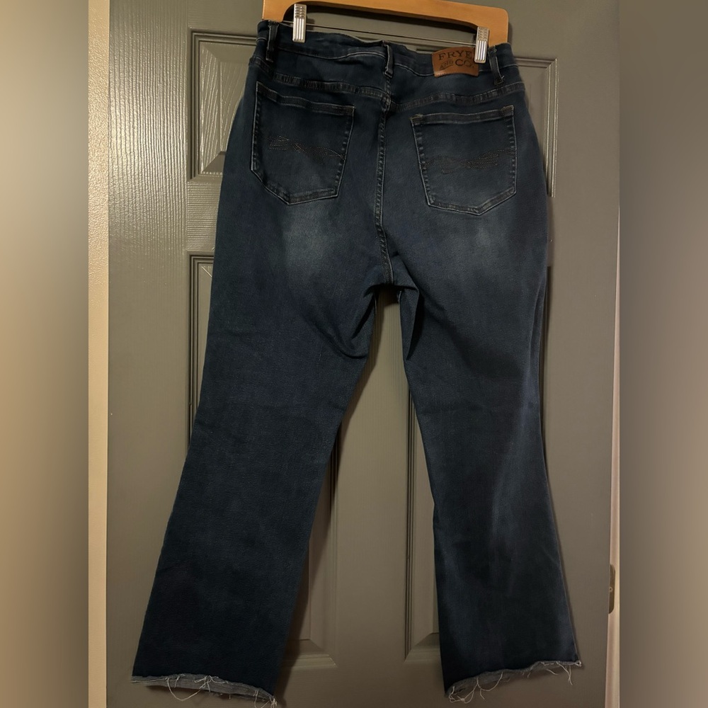 FRYE AND CO. Mid Rise Crop Flare Exposed Button Stretch Jeans Size 14 - Picture 5 of 6